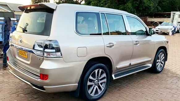 Private vehicle for Kigali airport drop off